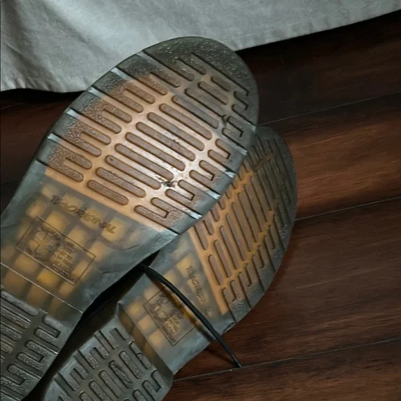 Dr. Martens Black Leather Boots for Men - Picture 8 of 8